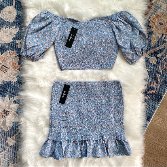 NWT Lulu’s Size M 2-Piece Smocked Blue Floral Crop Top with Bodycon Skirt - Picture 3 of 14